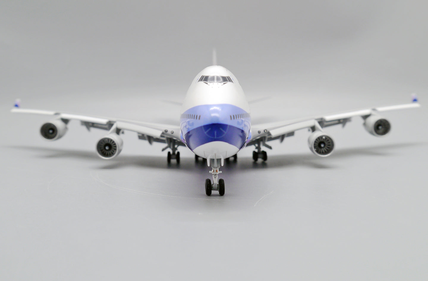 JC WINGS B747-400 CHINA AIRLINES (FLAPS DOWN) REG: B-18215