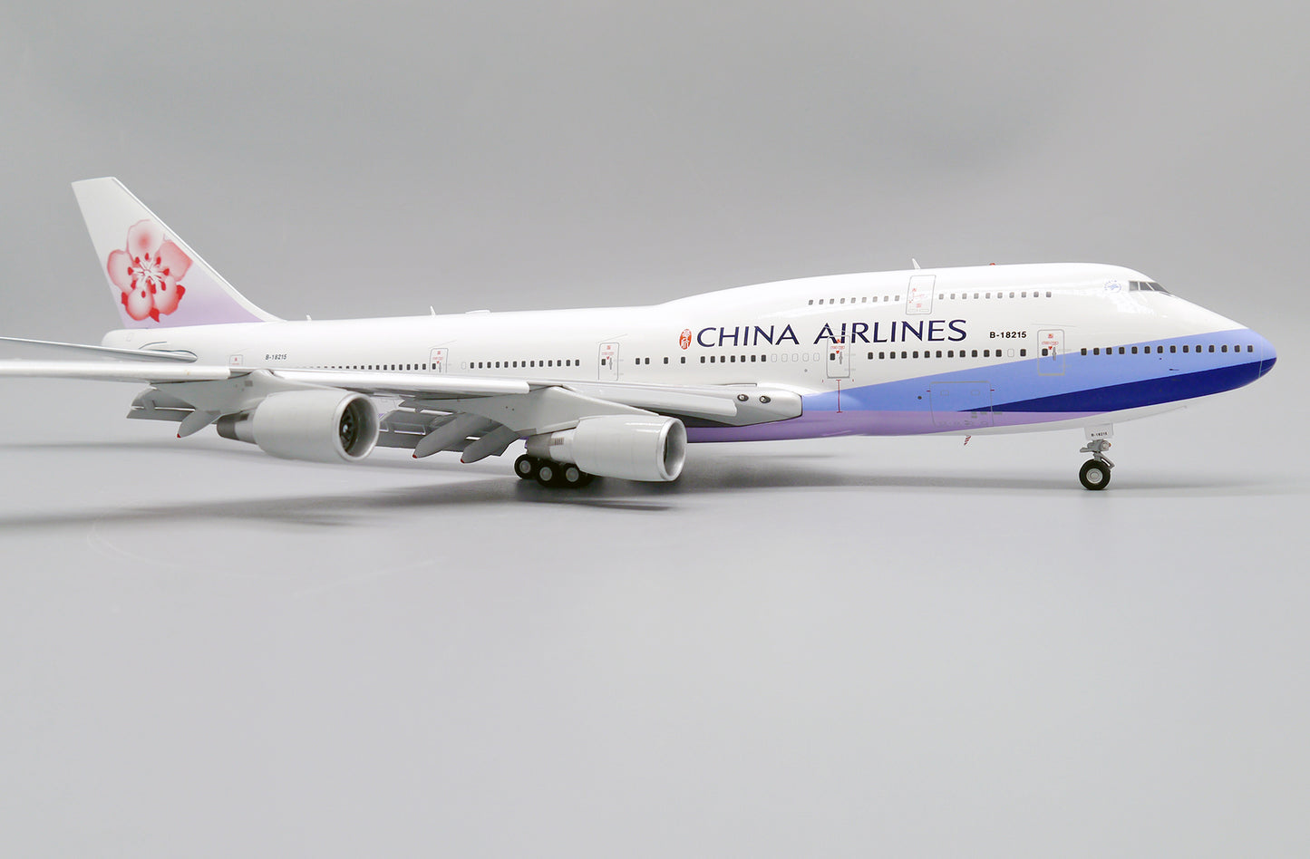 JC WINGS B747-400 CHINA AIRLINES (FLAPS DOWN) REG: B-18215