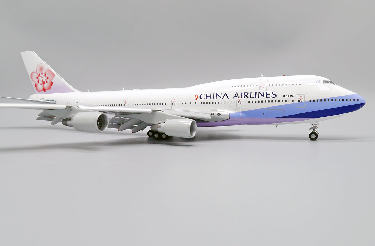 JC WINGS B747-400 CHINA AIRLINES (FLAPS DOWN) REG: B-18215