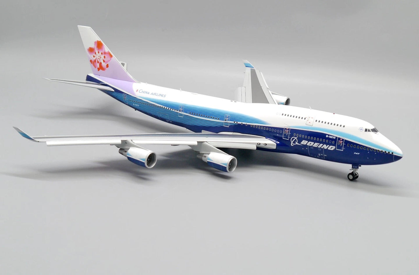 JC WINGS B747-400 DREAMLINER CHINA AIRLINES (FLAPS DOWN) REG: B-18210