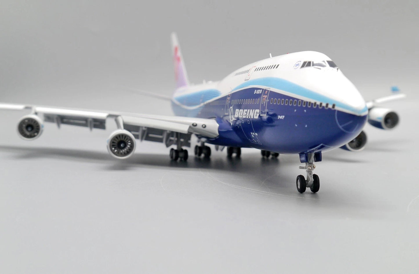 JC WINGS B747-400 DREAMLINER CHINA AIRLINES (FLAPS DOWN) REG: B-18210