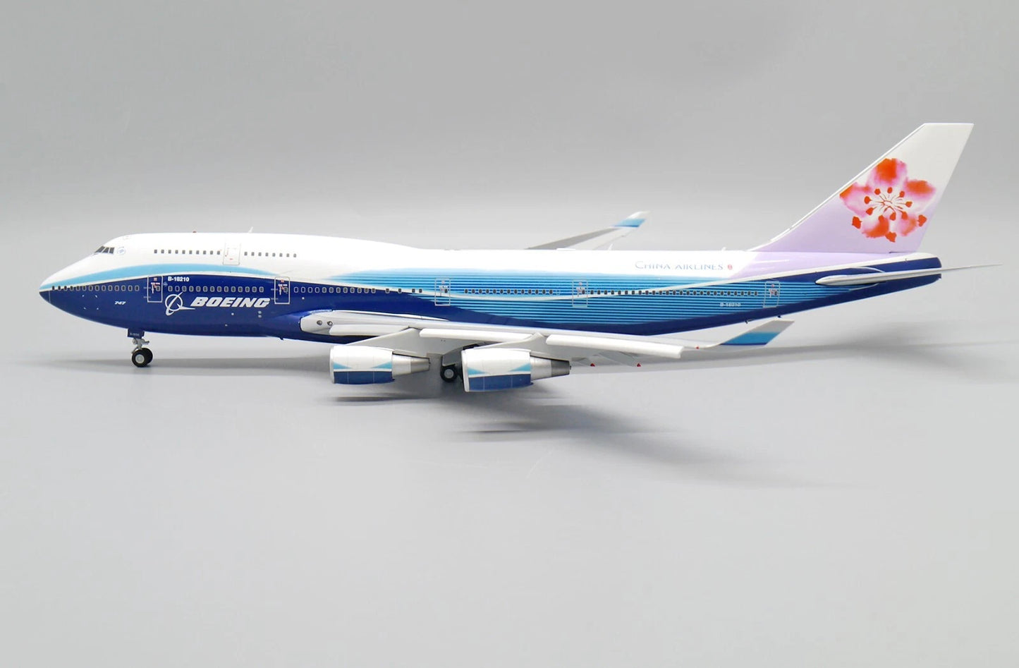 JC WINGS B747-400 DREAMLINER CHINA AIRLINES (FLAPS DOWN) REG: B-18210