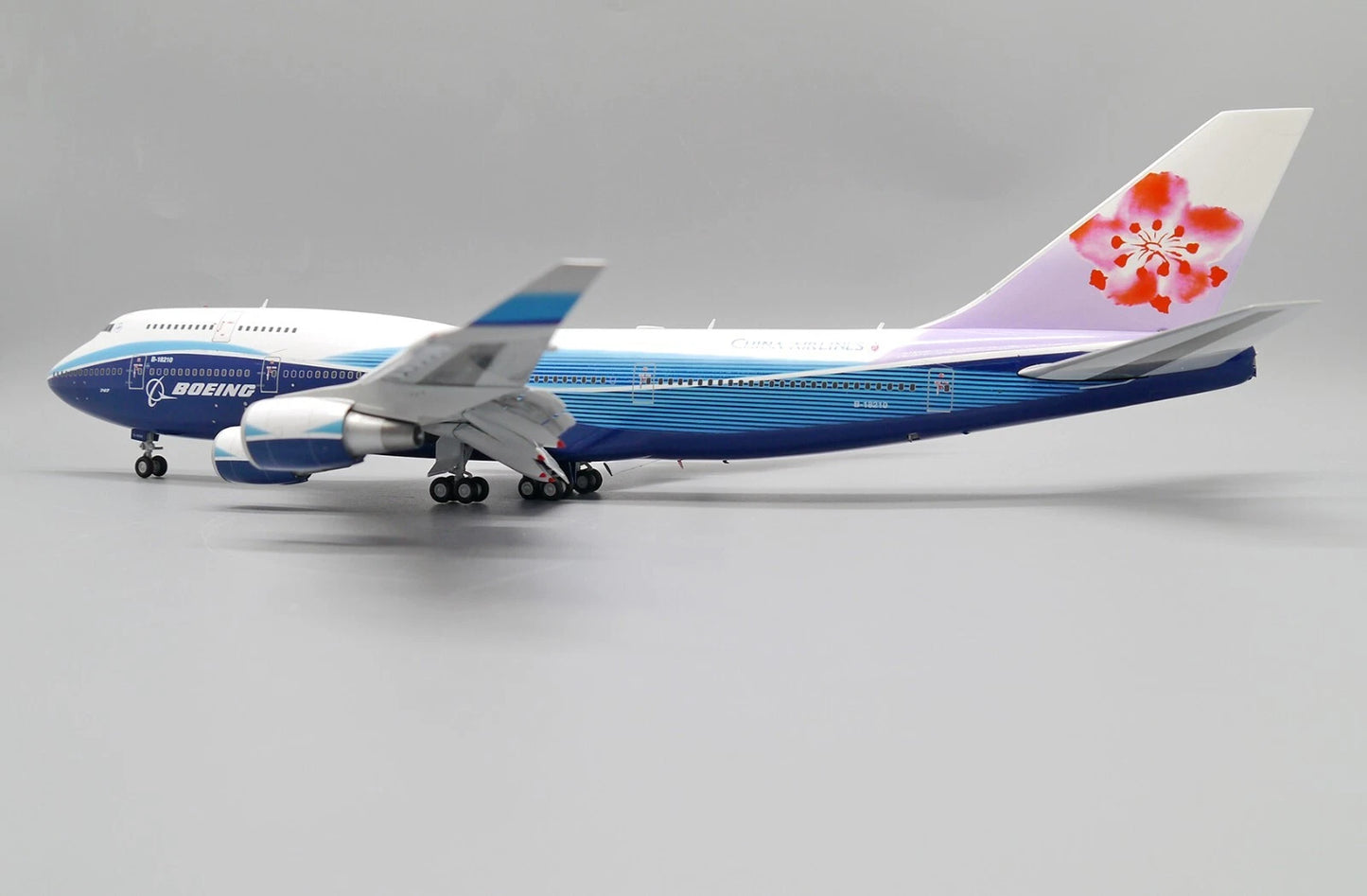 JC WINGS B747-400 DREAMLINER CHINA AIRLINES (FLAPS DOWN) REG: B-18210