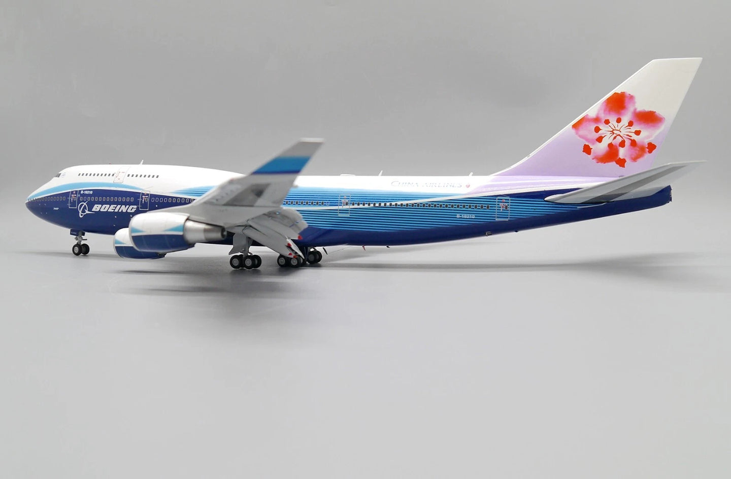 JC WINGS B747-400 DREAMLINER CHINA AIRLINES (FLAPS DOWN) REG: B-18210