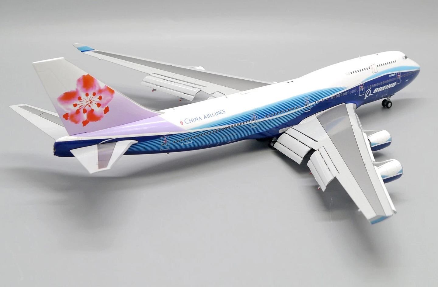 JC WINGS B747-400 DREAMLINER CHINA AIRLINES (FLAPS DOWN) REG: B-18210