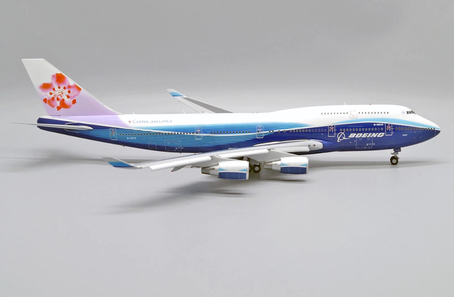 JC WINGS B747-400 DREAMLINER CHINA AIRLINES (FLAPS DOWN) REG: B-18210