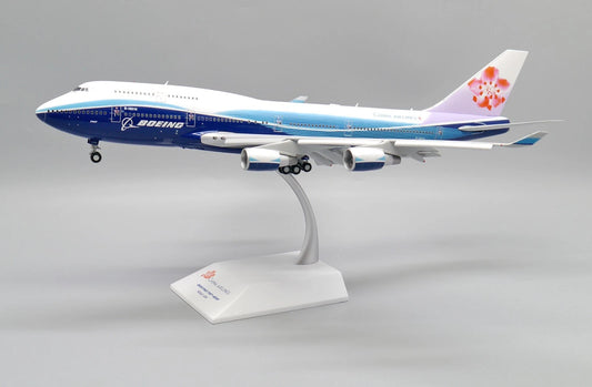 JC WINGS B747-400 DREAMLINER CHINA AIRLINES (FLAPS DOWN) REG: B-18210