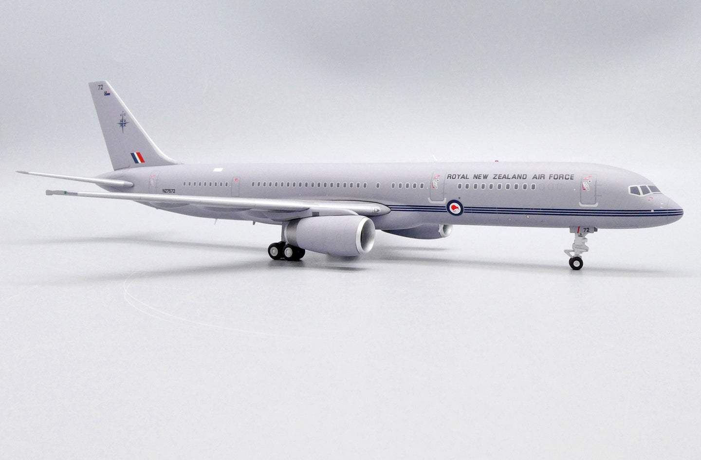 JC WINGS B757-200(C) ROYAL NEW ZEALAND AIR FORCE (RNZAF) REG: NZ7572