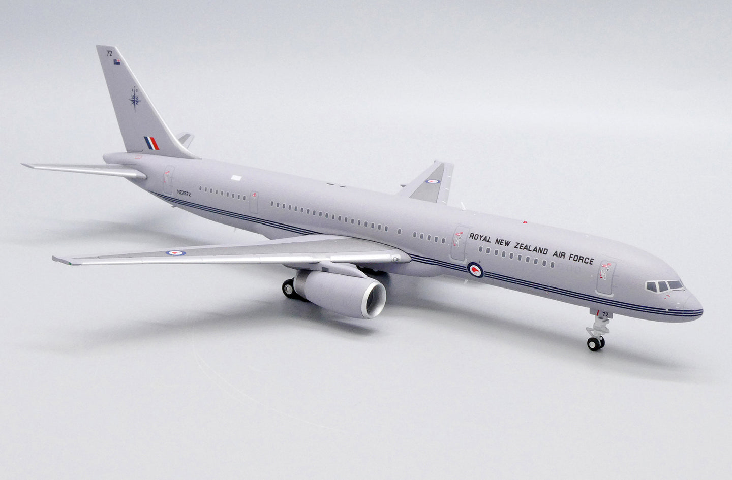 JC WINGS B757-200(C) ROYAL NEW ZEALAND AIR FORCE (RNZAF) REG: NZ7572