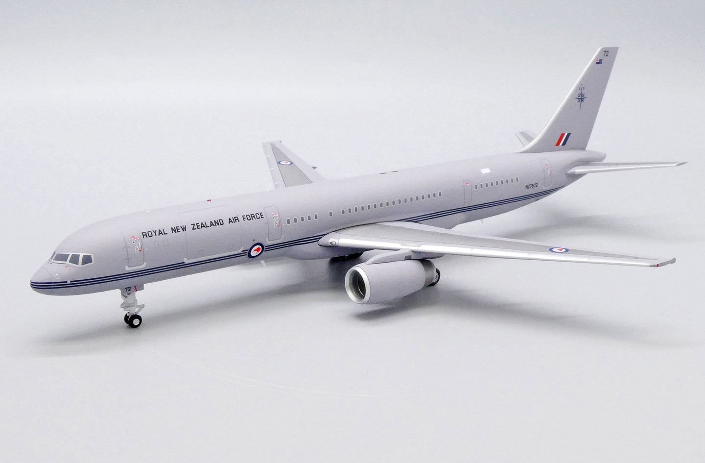 JC WINGS B757-200(C) ROYAL NEW ZEALAND AIR FORCE (RNZAF) REG: NZ7572