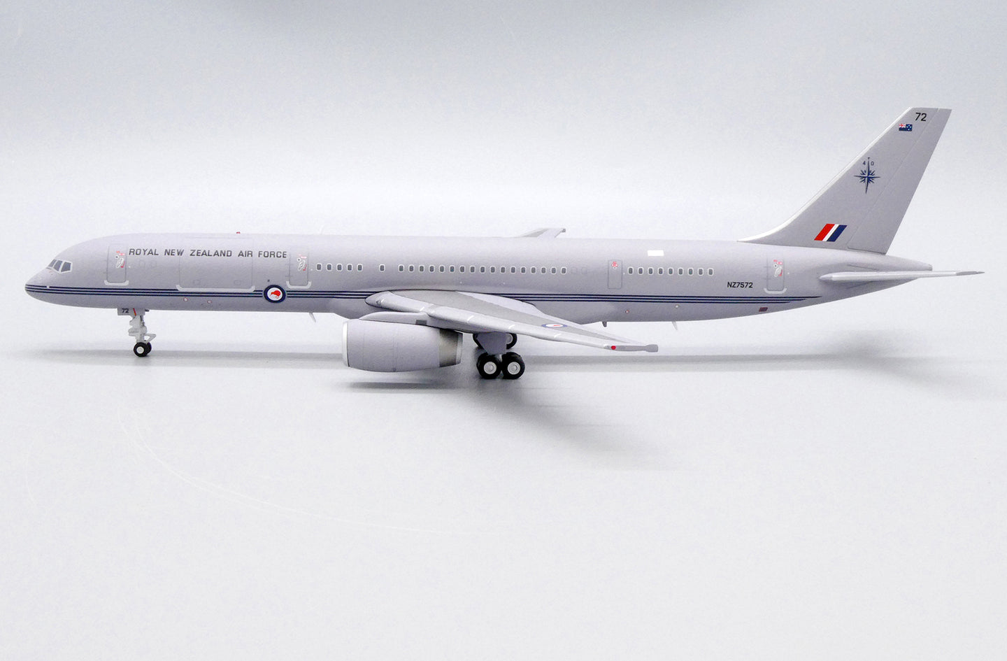 JC WINGS B757-200(C) ROYAL NEW ZEALAND AIR FORCE (RNZAF) REG: NZ7572