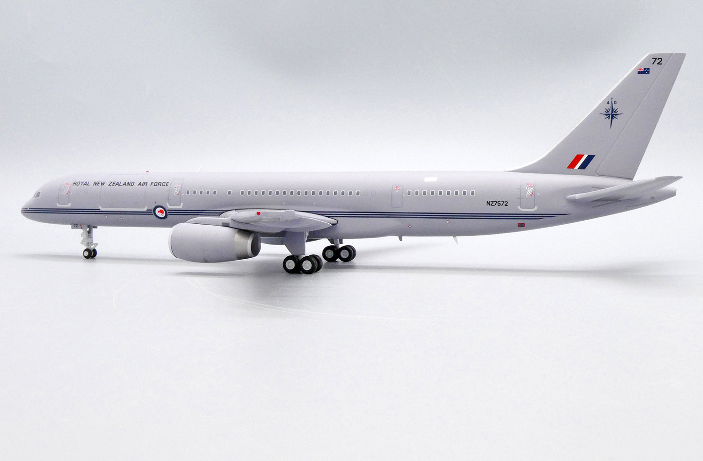JC WINGS B757-200(C) ROYAL NEW ZEALAND AIR FORCE (RNZAF) REG: NZ7572