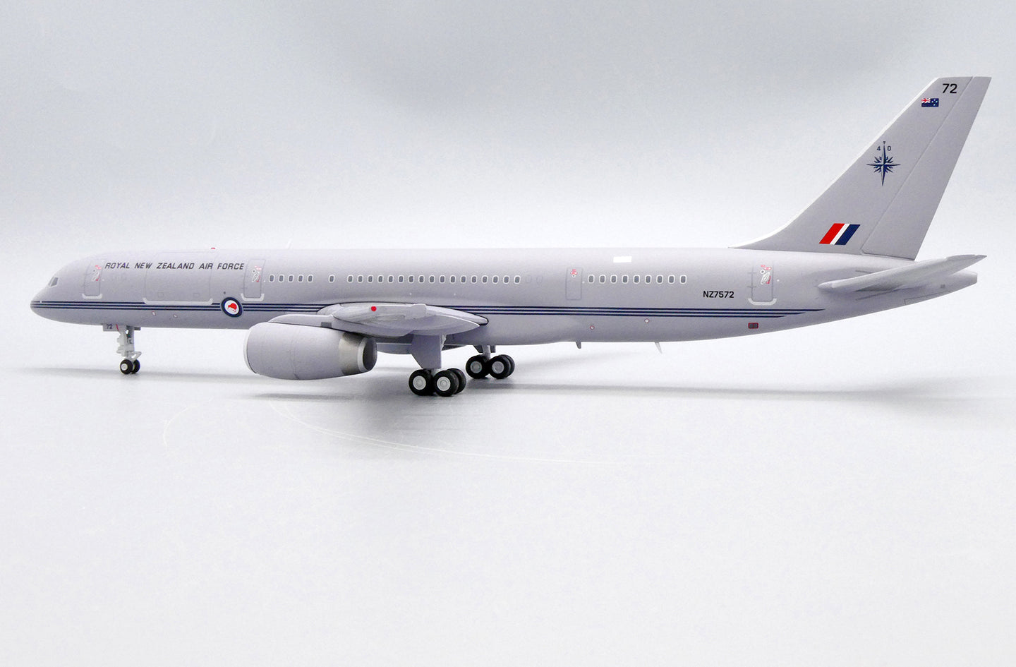 JC WINGS B757-200(C) ROYAL NEW ZEALAND AIR FORCE (RNZAF) REG: NZ7572
