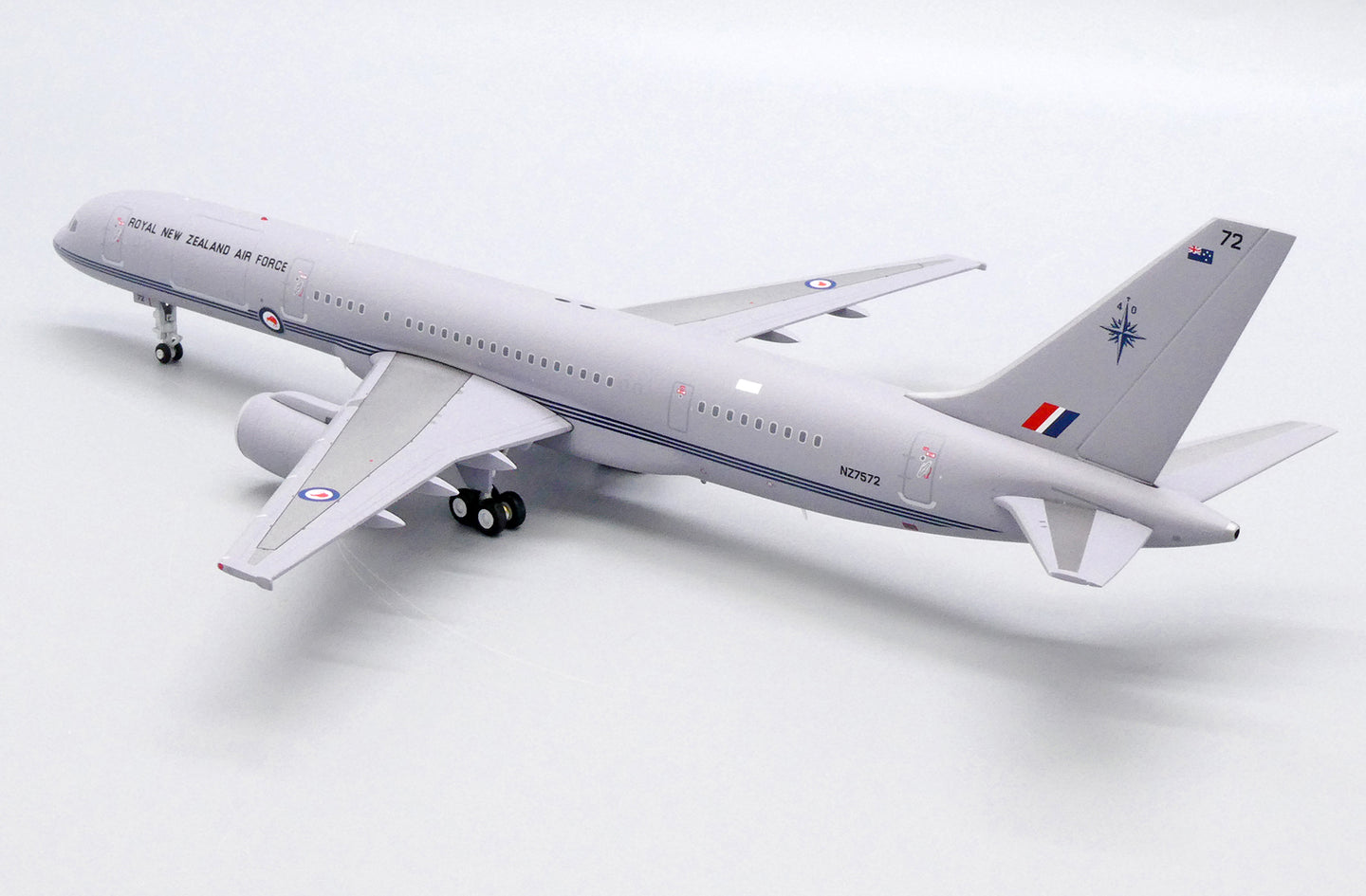 JC WINGS B757-200(C) ROYAL NEW ZEALAND AIR FORCE (RNZAF) REG: NZ7572