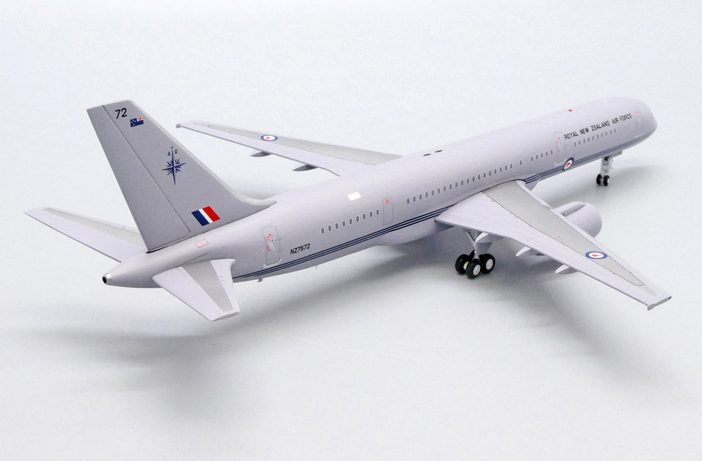 JC WINGS B757-200(C) ROYAL NEW ZEALAND AIR FORCE (RNZAF) REG: NZ7572