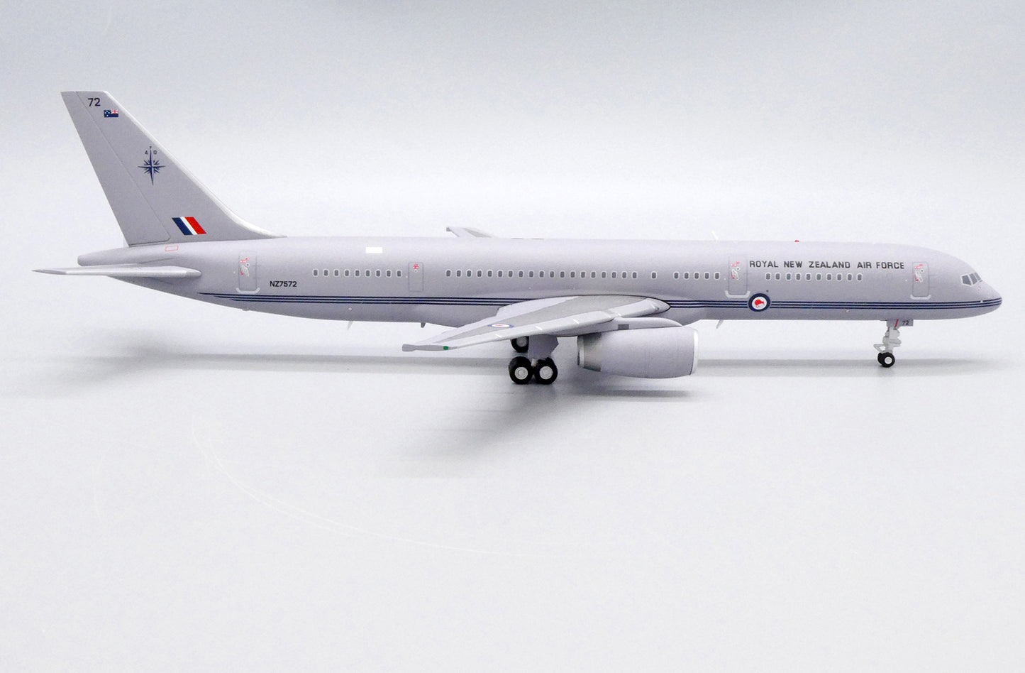 JC WINGS B757-200(C) ROYAL NEW ZEALAND AIR FORCE (RNZAF) REG: NZ7572