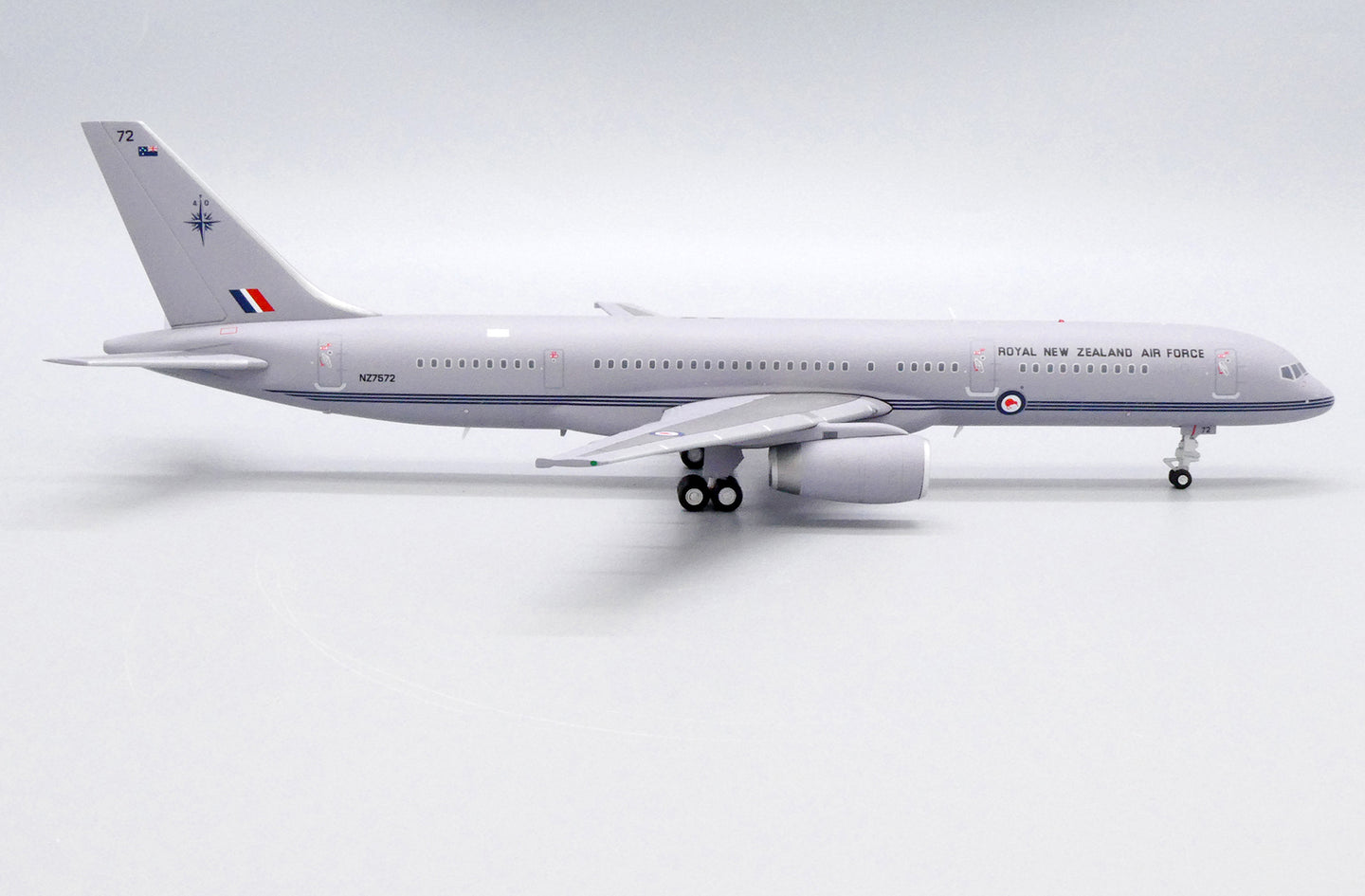 JC WINGS B757-200(C) ROYAL NEW ZEALAND AIR FORCE (RNZAF) REG: NZ7572