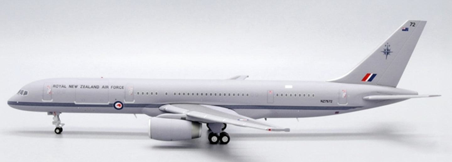 JC WINGS B757-200(C) ROYAL NEW ZEALAND AIR FORCE (RNZAF) REG: NZ7572