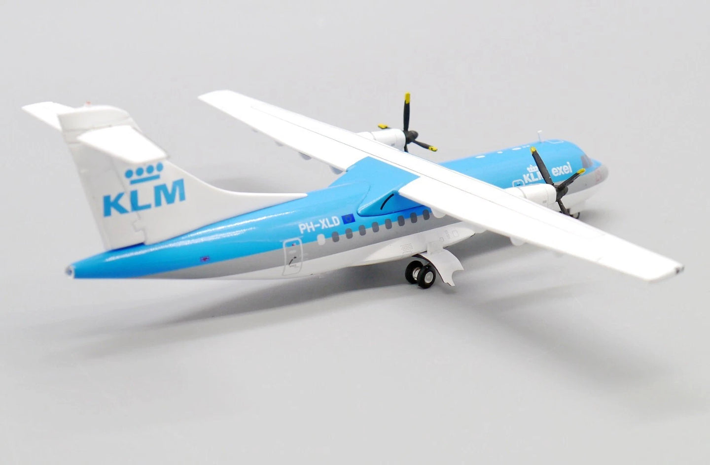 JC WINGS ATR42-300 KLM EXEL REG: PH-XLD