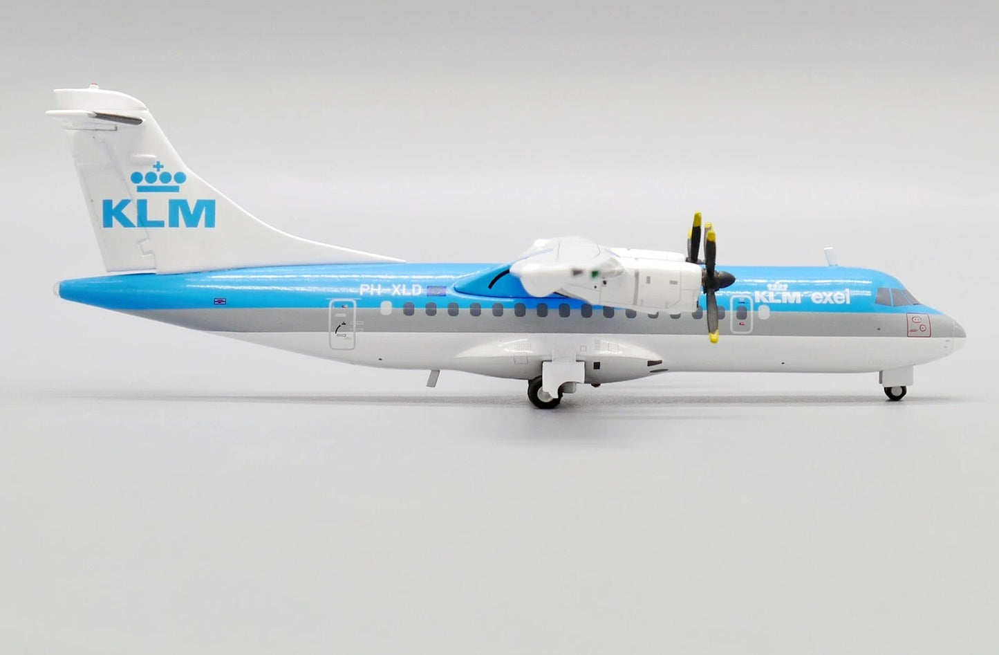 JC WINGS ATR42-300 KLM EXEL REG: PH-XLD