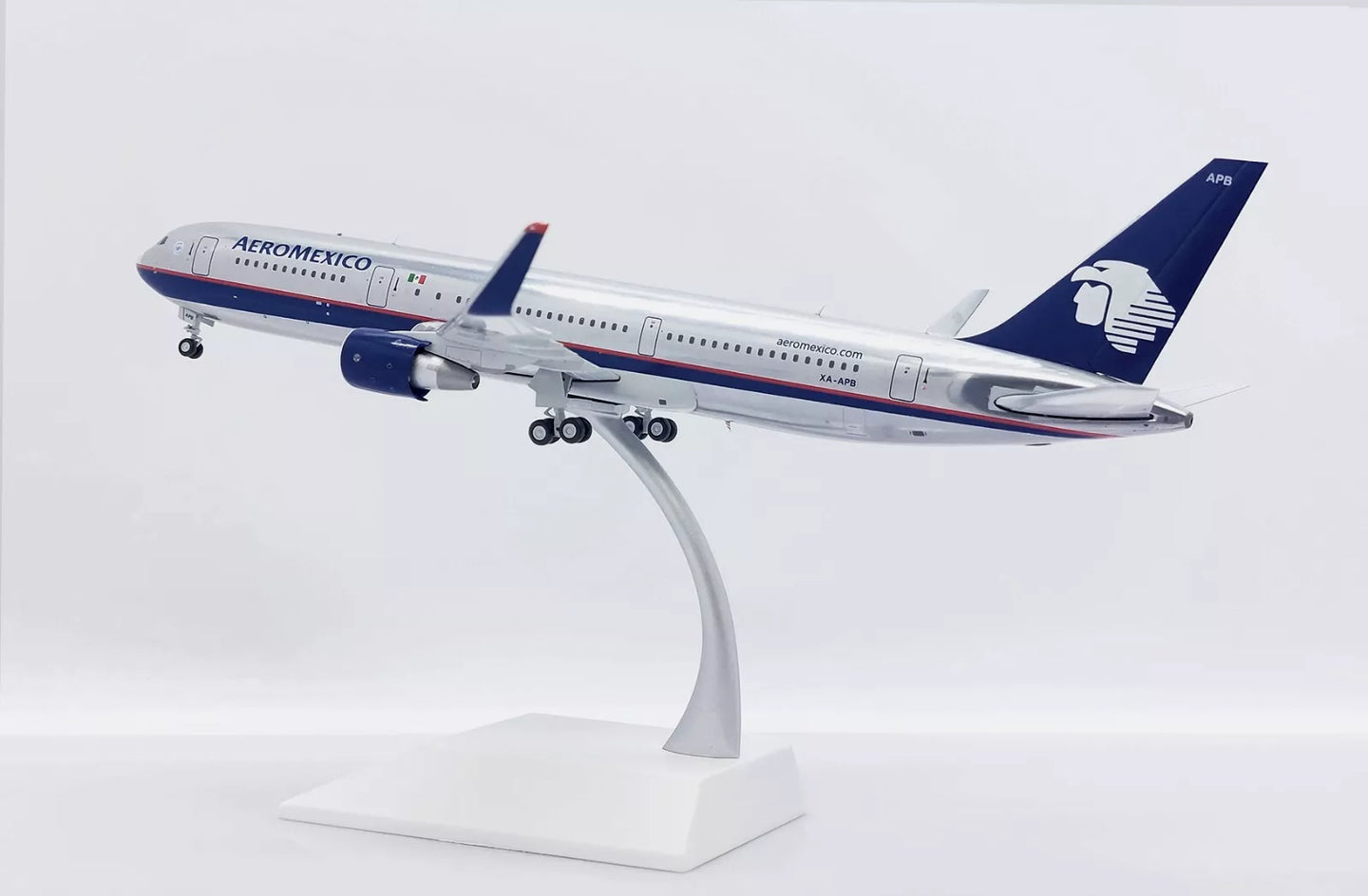 JC WINGS B767-300ER AEROMEXICO POLISHED REG: XA-APB