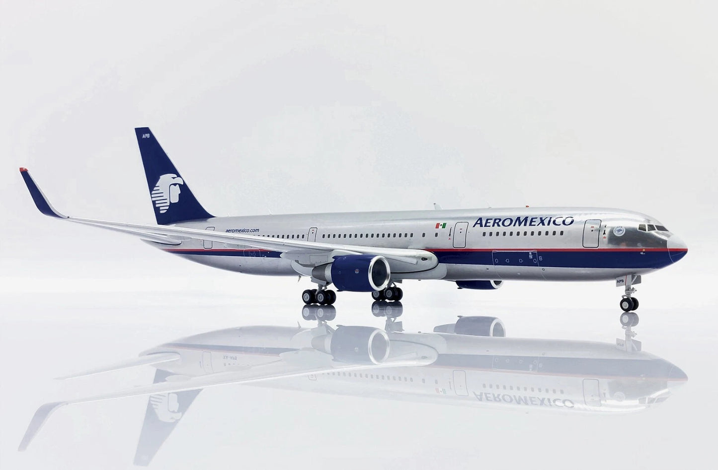 JC WINGS B767-300ER AEROMEXICO POLISHED REG: XA-APB