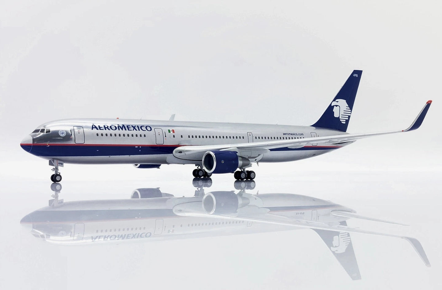 JC WINGS B767-300ER AEROMEXICO POLISHED REG: XA-APB