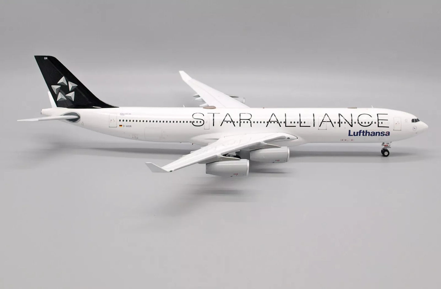 JC WINGS A340-300 LUFTHANSA "STAR ALLIANCE" REG: D-AIGN