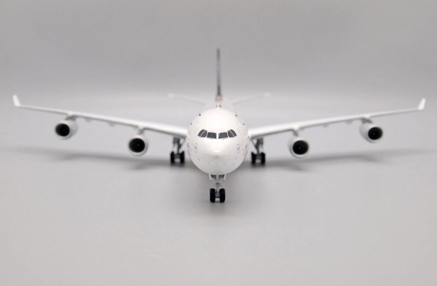 JC WINGS A340-300 LUFTHANSA "STAR ALLIANCE" REG: D-AIGN