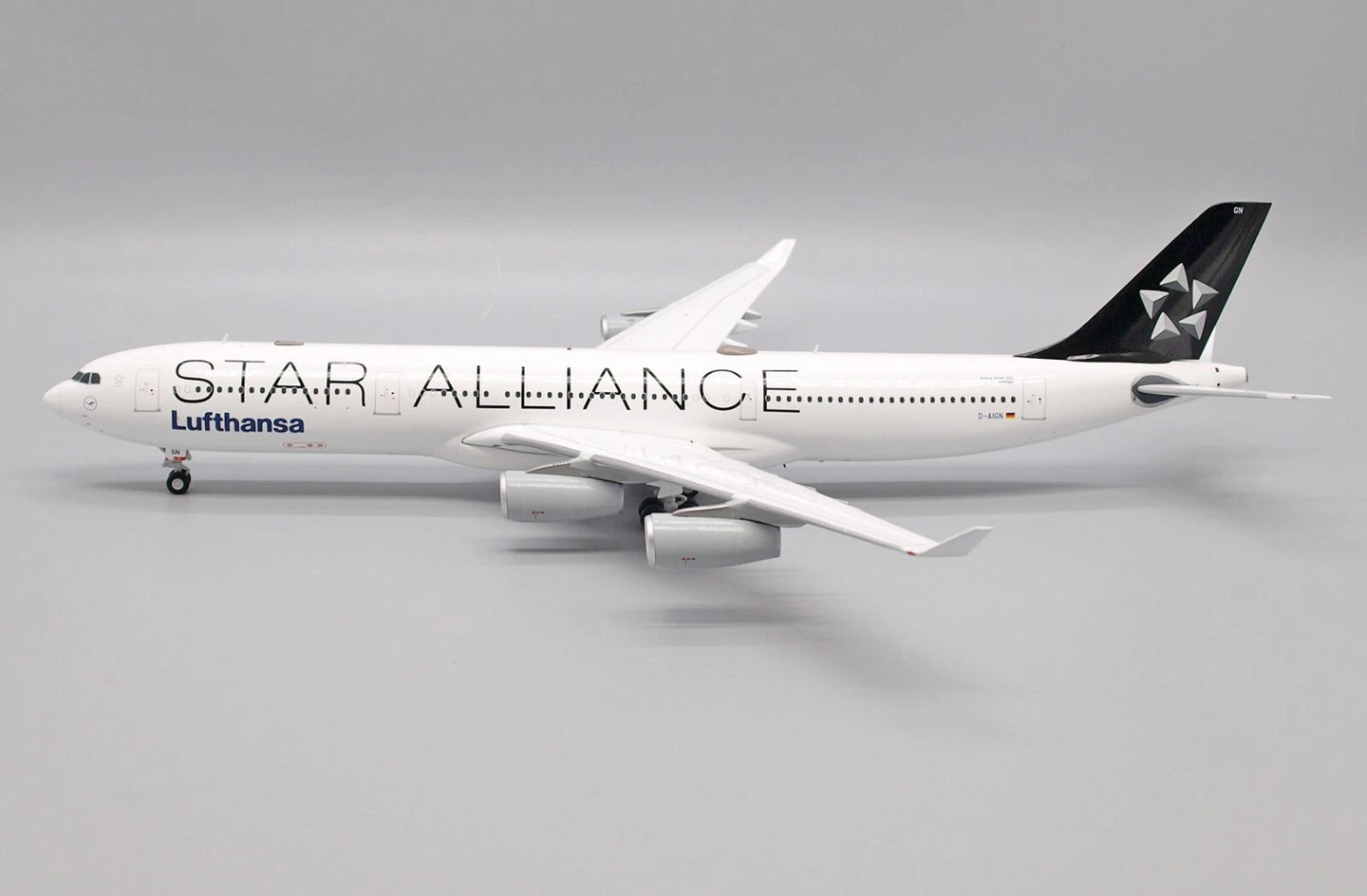 JC WINGS A340-300 LUFTHANSA "STAR ALLIANCE" REG: D-AIGN