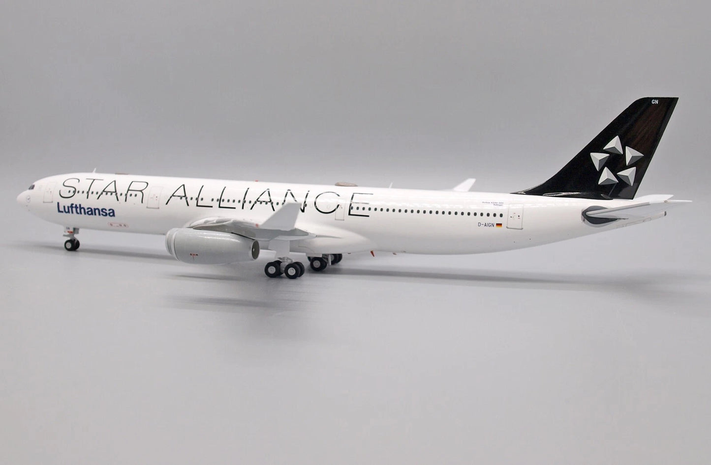 JC WINGS A340-300 LUFTHANSA "STAR ALLIANCE" REG: D-AIGN