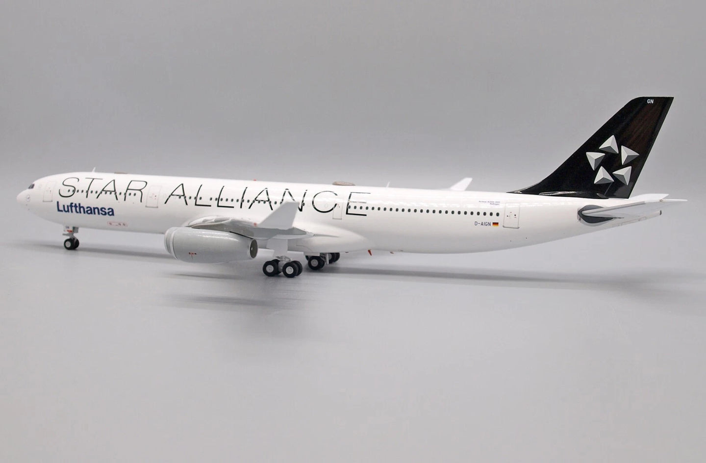 JC WINGS A340-300 LUFTHANSA "STAR ALLIANCE" REG: D-AIGN