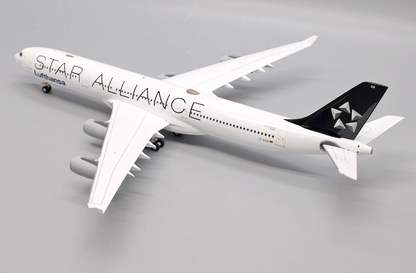 JC WINGS A340-300 LUFTHANSA "STAR ALLIANCE" REG: D-AIGN