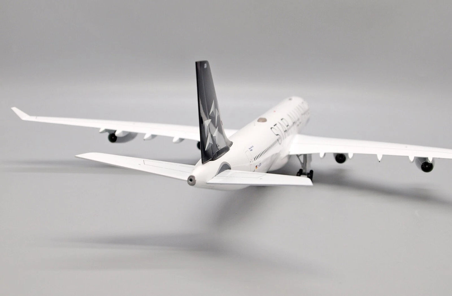 JC WINGS A340-300 LUFTHANSA "STAR ALLIANCE" REG: D-AIGN