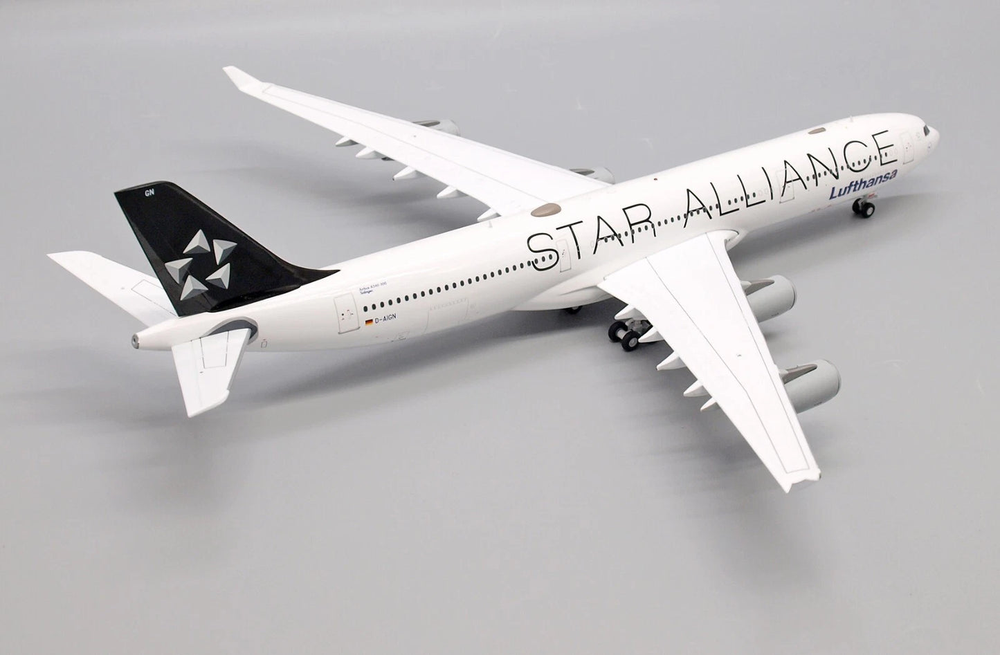 JC WINGS A340-300 LUFTHANSA "STAR ALLIANCE" REG: D-AIGN