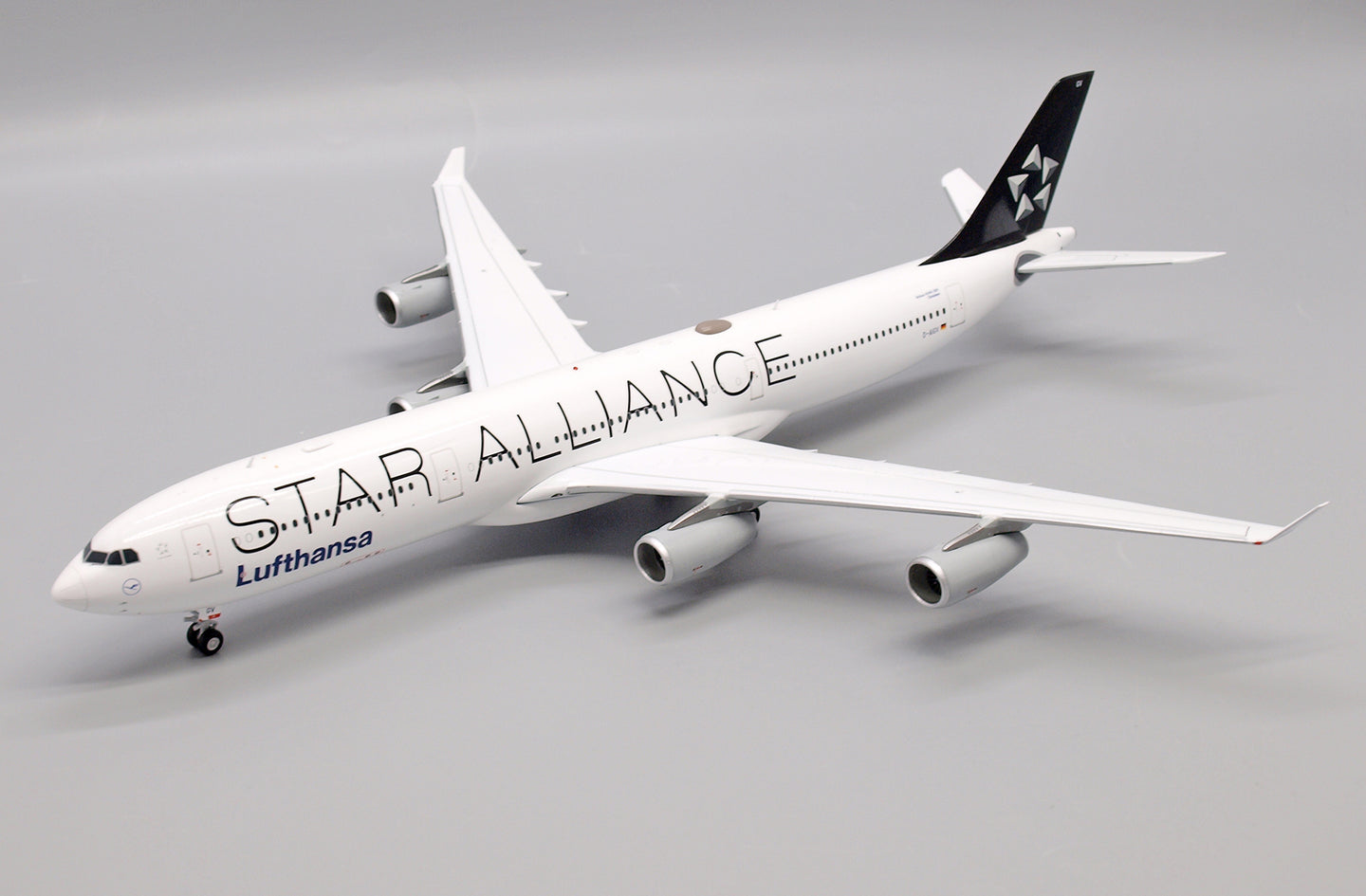 JC WINGS A340-300 LUFTHANSA "STAR ALLIANCE" REG: D-AIGV