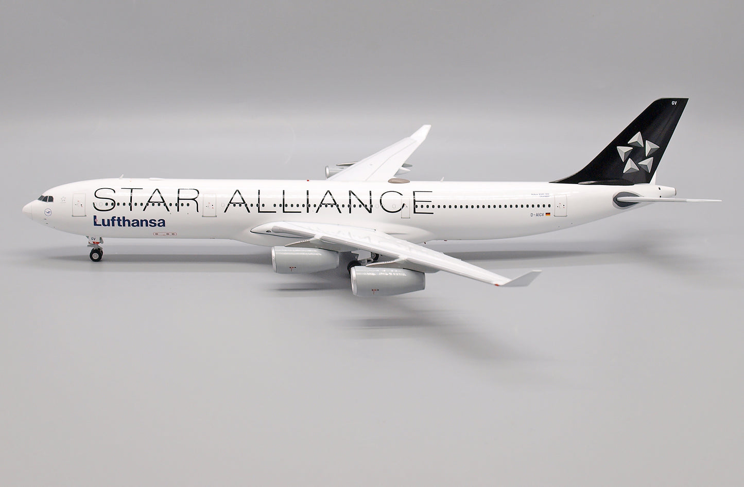 JC WINGS A340-300 LUFTHANSA "STAR ALLIANCE" REG: D-AIGV