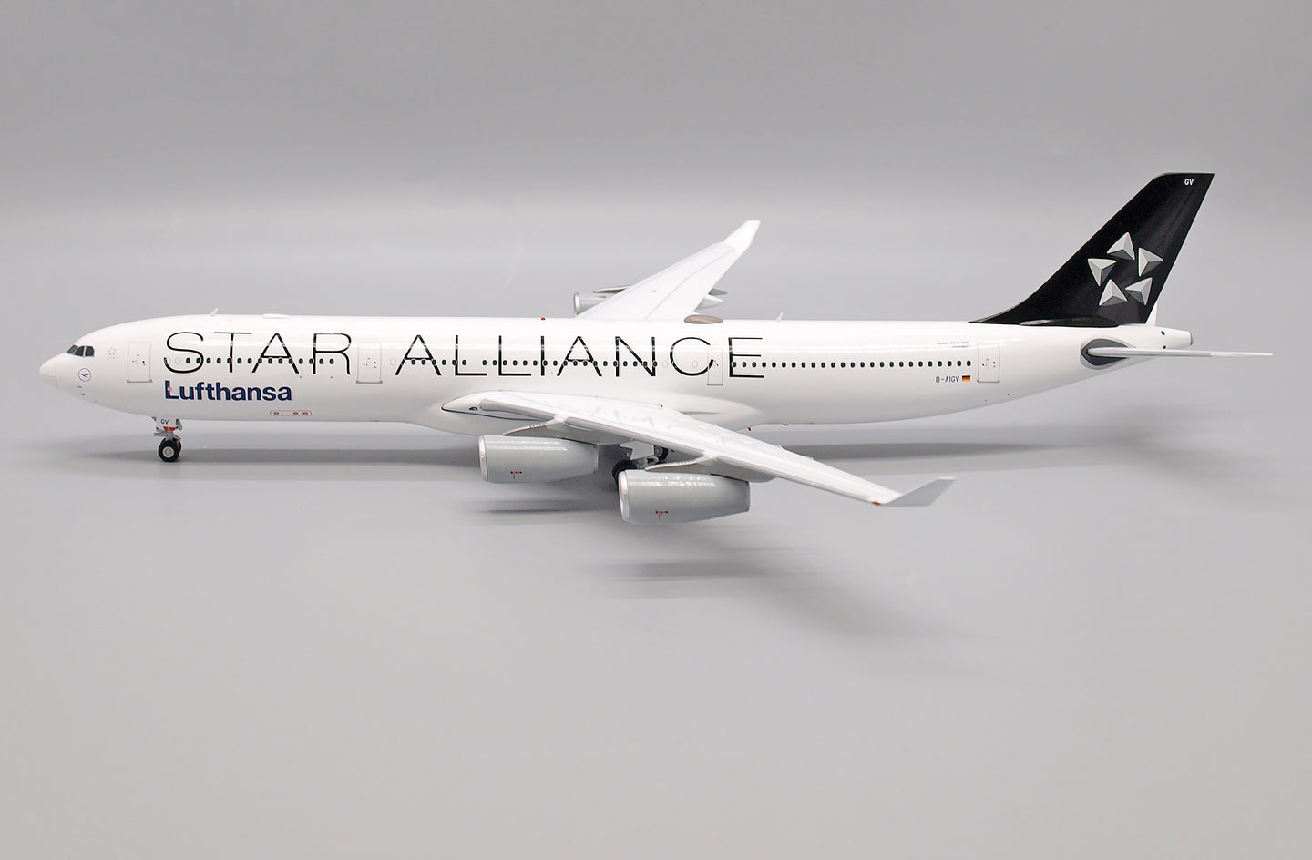 JC WINGS A340-300 LUFTHANSA "STAR ALLIANCE" REG: D-AIGV