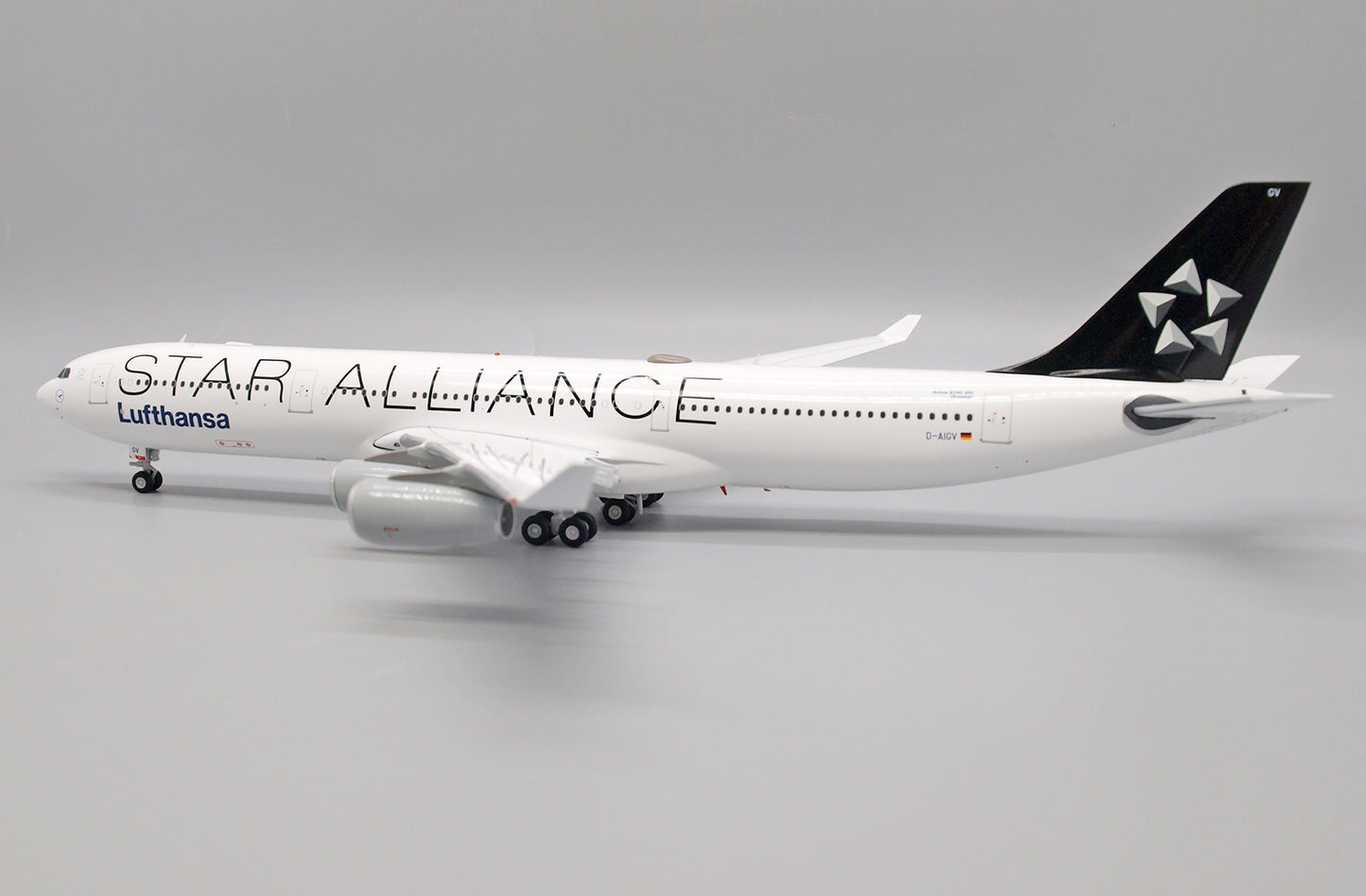JC WINGS A340-300 LUFTHANSA "STAR ALLIANCE" REG: D-AIGV