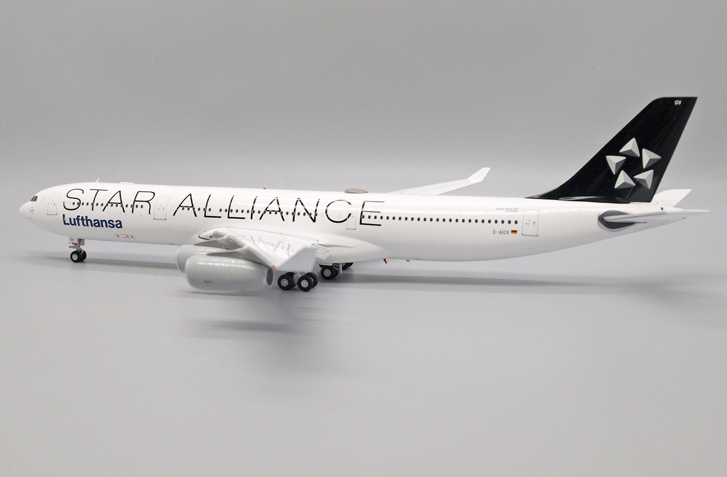 JC WINGS A340-300 LUFTHANSA "STAR ALLIANCE" REG: D-AIGV