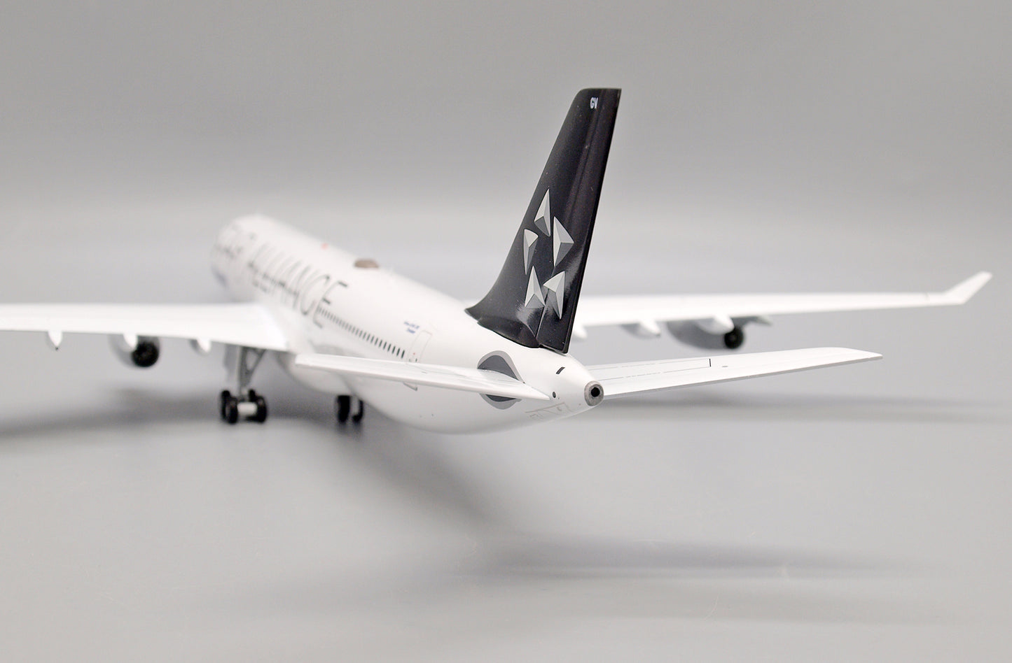 JC WINGS A340-300 LUFTHANSA "STAR ALLIANCE" REG: D-AIGV