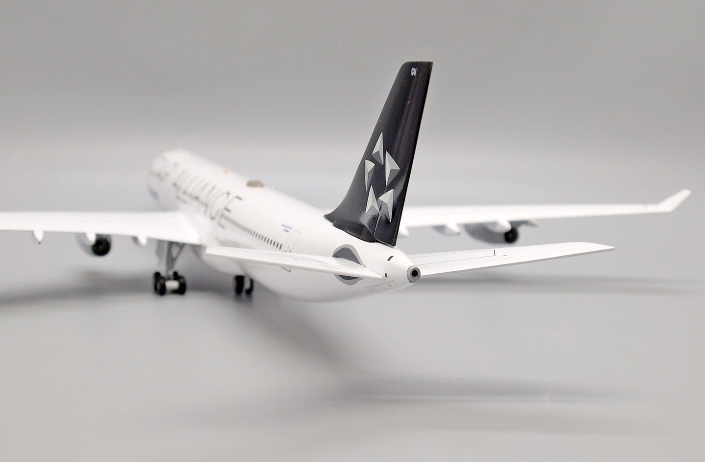 JC WINGS A340-300 LUFTHANSA "STAR ALLIANCE" REG: D-AIGV