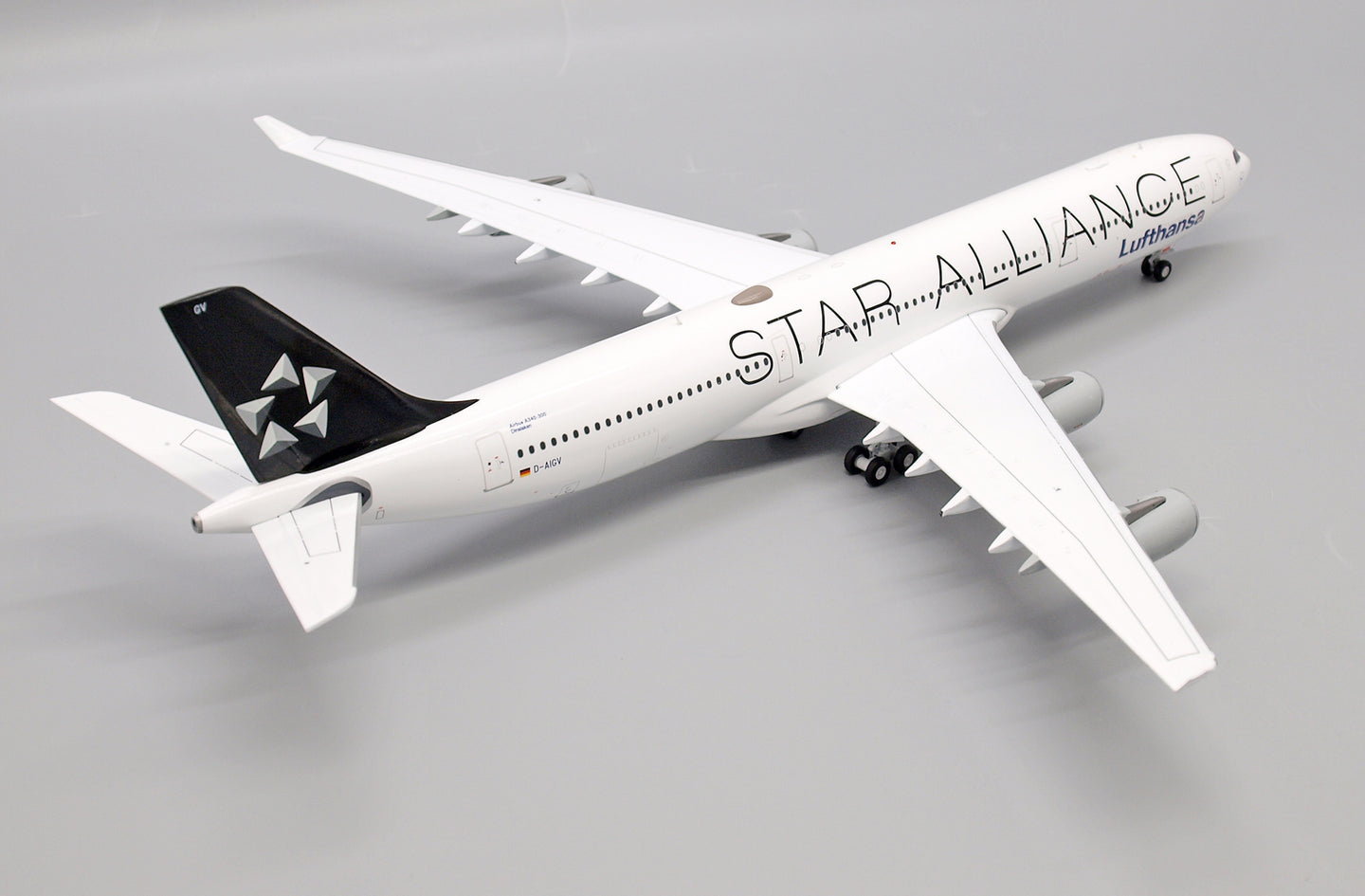 JC WINGS A340-300 LUFTHANSA "STAR ALLIANCE" REG: D-AIGV
