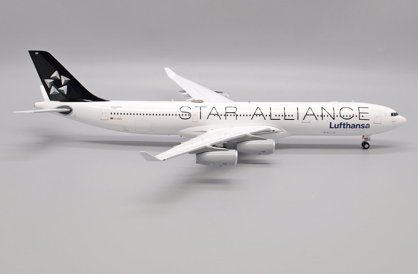 JC WINGS A340-300 LUFTHANSA "STAR ALLIANCE" REG: D-AIGV