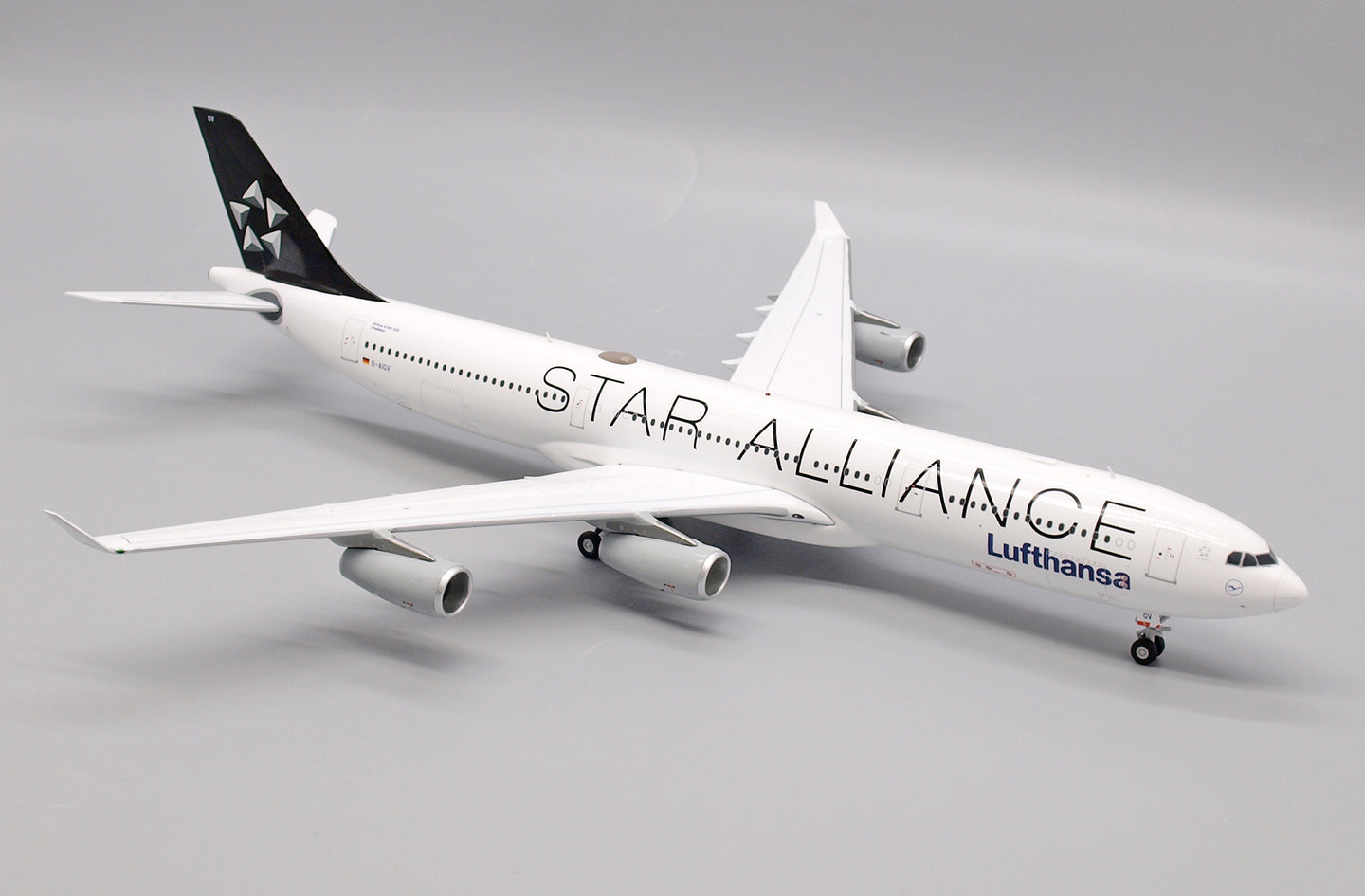 JC WINGS A340-300 LUFTHANSA "STAR ALLIANCE" REG: D-AIGV