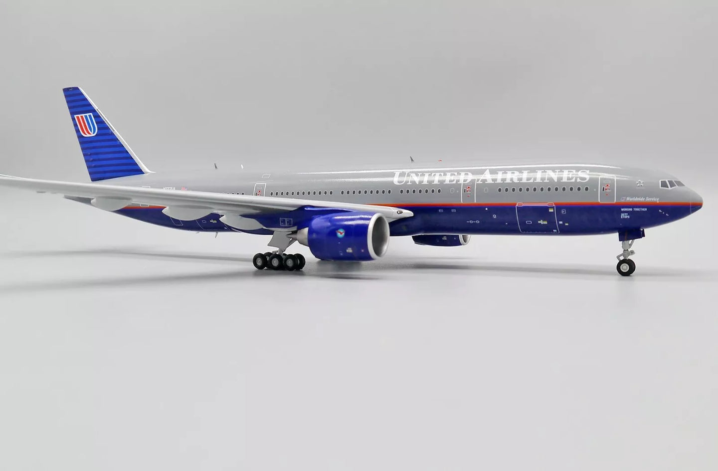 JC WINGS B777-200 UNITED AIRLINES "FIRST COMMERCIAL FLIGHT OF 777" REG: N777UA