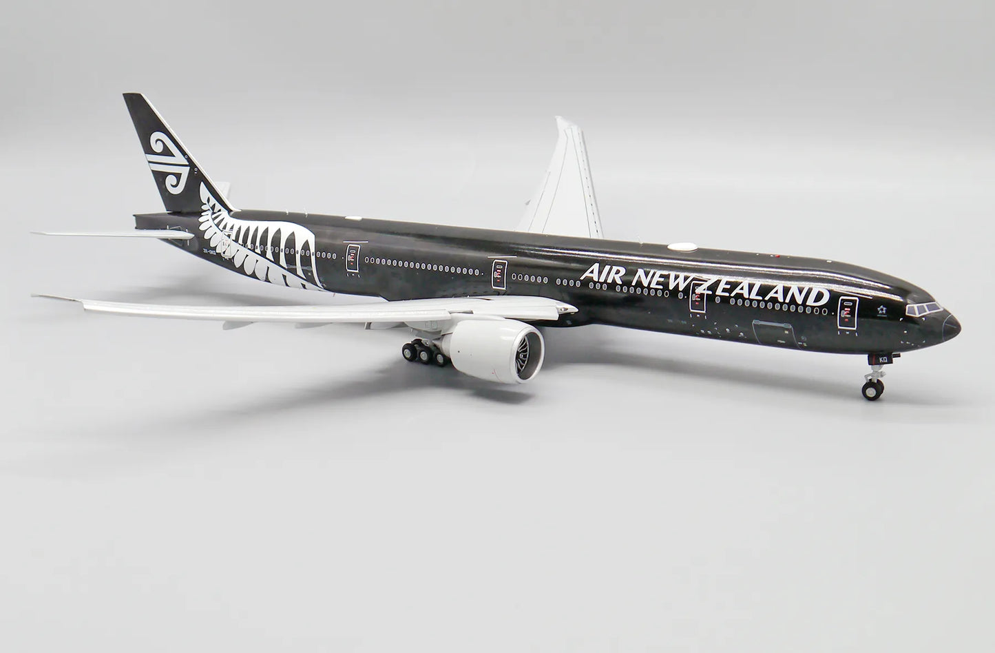 JC WINGS B777-300ER AIR NEW ZEALAND "ALL BLACKS" REG: ZK-OKQ