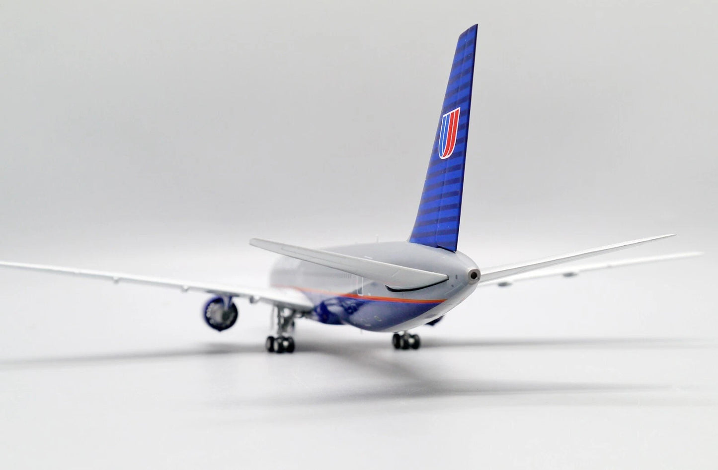 JC WINGS B767-300ER UNITED AIRLINES "BATTLESHIP" REG: N666UA