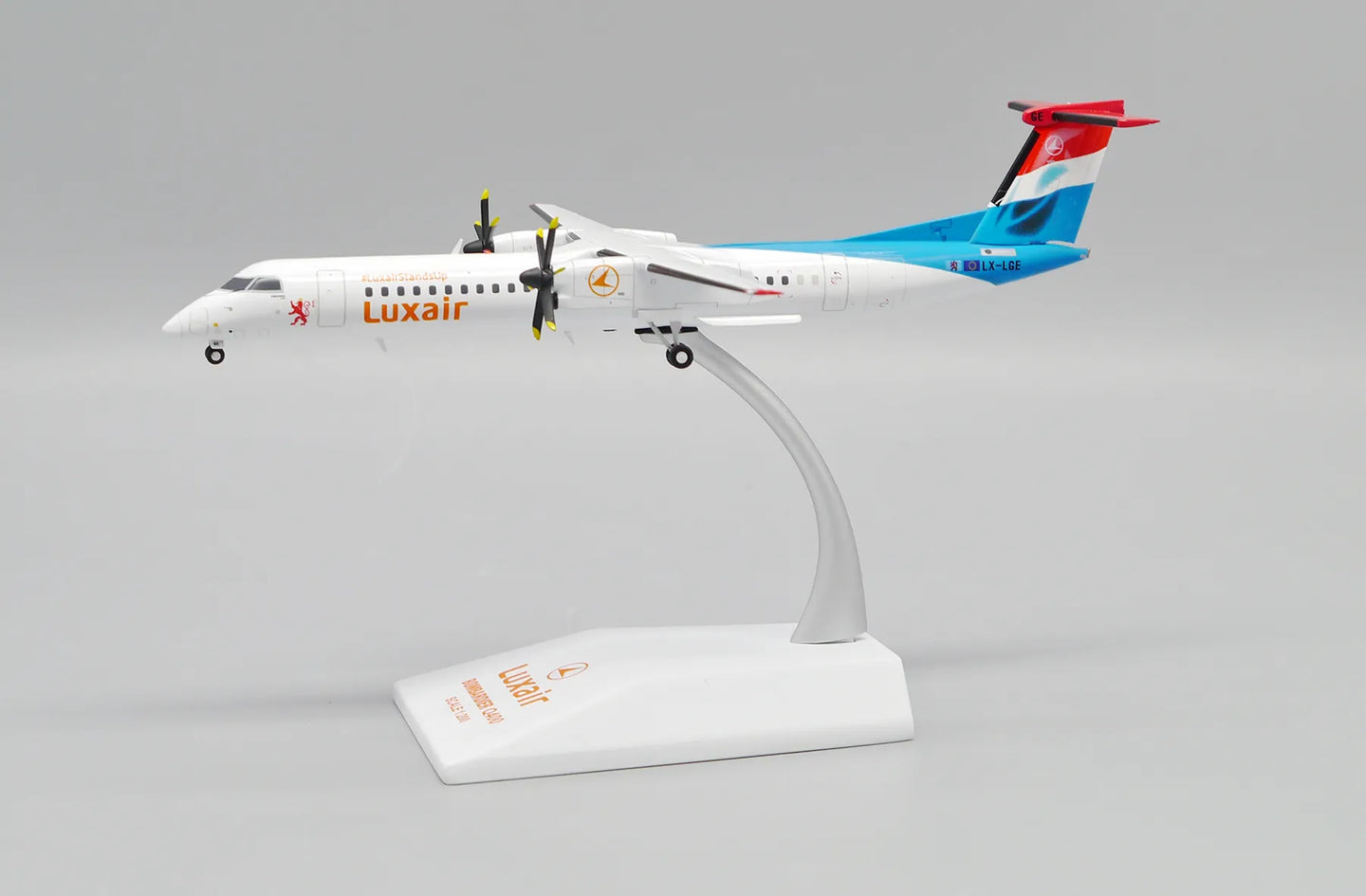 JC WINGS BOMBARDIER DASH 8-Q400 LUXAIR "LUXAIR STANDS UP" REG: LX-LGE