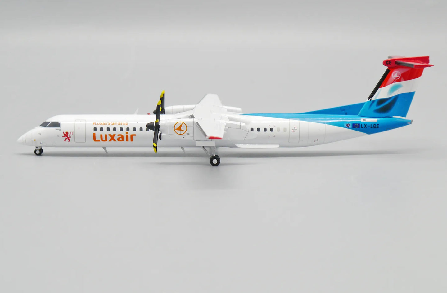 JC WINGS BOMBARDIER DASH 8-Q400 LUXAIR "LUXAIR STANDS UP" REG: LX-LGE